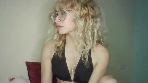 JuliaMack online show from 12/19/24, 02:01