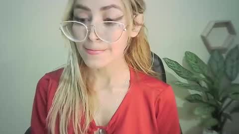 JuliaMack online show from 03/01/25, 03:32