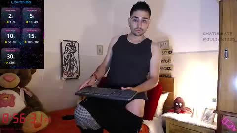 Snapshot of julian1225_ chatting on 10/01/25, 01:55 Julian online show from 10/01/25, 01:55