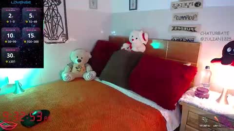 Snapshot of julian1225_ chatting on 10/12/25, 02:32 Julian online show from 10/12/25, 02:32