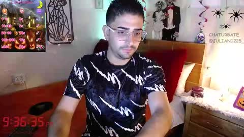 Snapshot of julian1225_ chatting on 10/30/25, 02:35 Julian online show from 10/30/25, 02:35