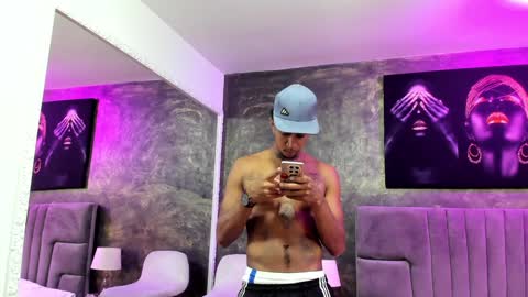 Snapshot of julian_billy chatting on 12/28/24, 01:38 julian billy online show from 12/28/24, 01:38