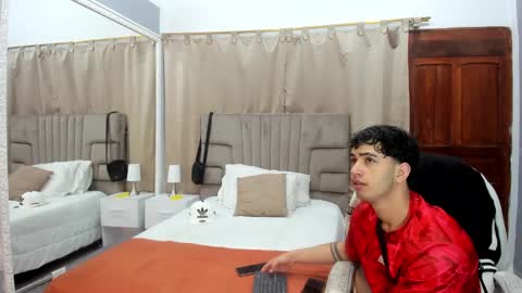 Snapshot of julian_billy chatting on 01/05/25, 11:37 julian billy online show from 01/05/25, 11:37