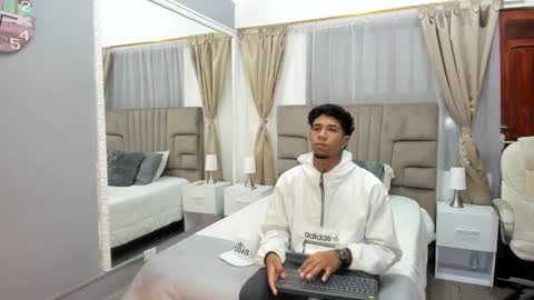 Snapshot of julian_billy chatting on 01/08/25, 11:32 julian billy online show from 01/08/25, 11:32