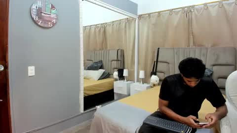 Snapshot of julian_billy chatting on 01/15/25, 02:35 julian billy online show from 01/15/25, 02:35