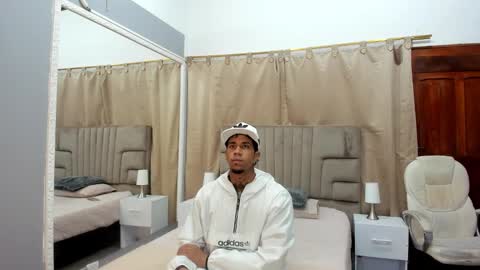 Snapshot of julian_billy chatting on 01/19/25, 01:12 julian billy online show from 01/19/25, 01:12