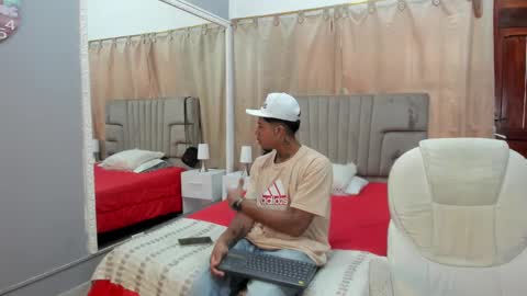 Snapshot of julian_billy chatting on 01/31/25, 04:06 julian billy online show from 01/31/25, 04:06