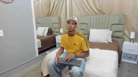 Snapshot of julian_billy chatting on 02/17/25, 05:32 julian billy online show from 02/17/25, 05:32