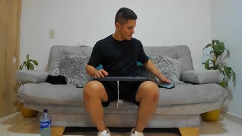 julian_wallace online show from 12/04/24, 03:59