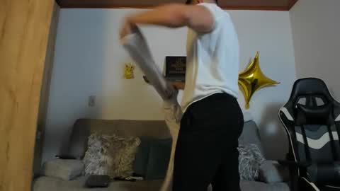 julian_wallace online show from 09/13/25, 07:57