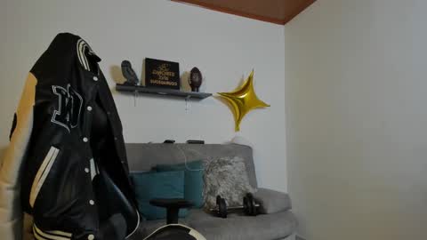 julian_wallace online show from 10/18/25, 06:30