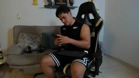 Snapshot of julian_wallace chatting on 11/27/25, 06:21 julian_wallace online show from 11/27/25, 06:21