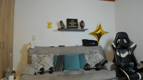 Snapshot of julian_wallace chatting on 12/15/25, 06:12 julian_wallace online show from 12/15/25, 06:12