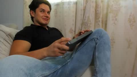 Snapshot of julian_wallace1 chatting on 05/19/26, 03:29 julian_wallace1 online show from 05/19/26, 03:29