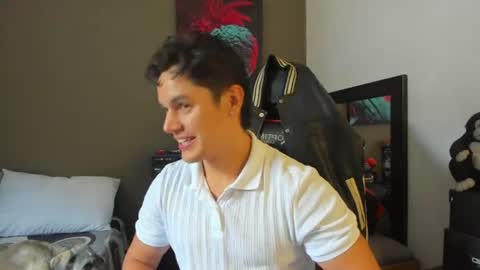 julian_wallace1 online show from 06/16/26, 01:47