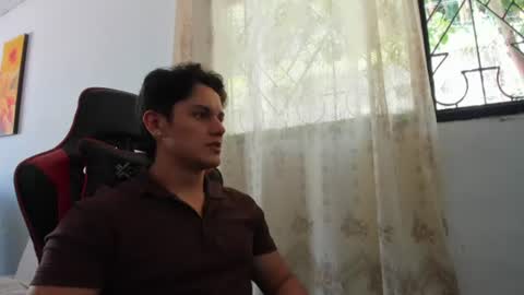 julian_wallace1 online show from 06/20/26, 06:44
