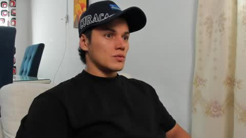 julian_wallace1 online show from 06/23/26, 01:42