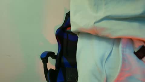 julian_wallace1 online show from 07/24/26, 11:36