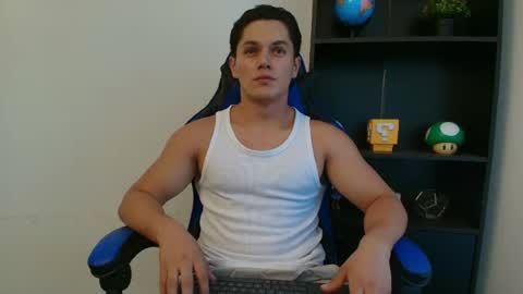 julian_wallace1 online show from 07/25/26, 09:45