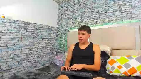 Snapshot of julian_wolf18 chatting on 09/20/25, 01:12 julian online show from 09/20/25, 01:12