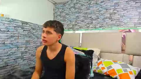 Snapshot of julian_wolf18 chatting on 09/22/25, 01:24 julian online show from 09/22/25, 01:24