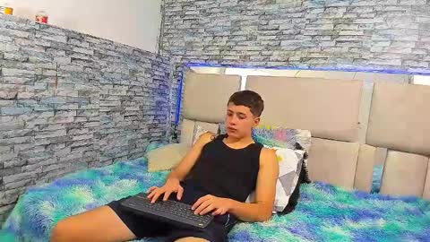 Snapshot of julian_wolf18 chatting on 10/10/25, 03:11 julian online show from 10/10/25, 03:11