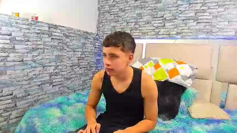 Snapshot of julian_wolf18 chatting on 10/13/25, 03:23 julian online show from 10/13/25, 03:23