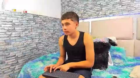 Snapshot of julian_wolf18 chatting on 10/14/25, 06:09 julian online show from 10/14/25, 06:09