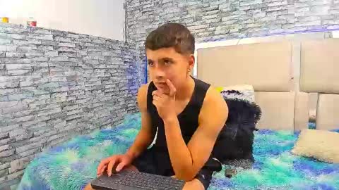 Snapshot of julian_wolf18 chatting on 10/16/25, 03:46 julian online show from 10/16/25, 03:46