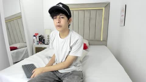 Snapshot of julian_xp chatting on 01/05/26, 07:17 Julian online show from 01/05/26, 07:17