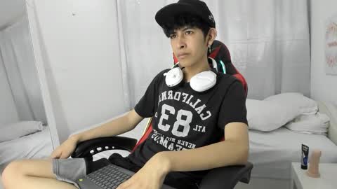 Snapshot of julian_xp chatting on 03/19/26, 07:18 Julian online show from 03/19/26, 07:18