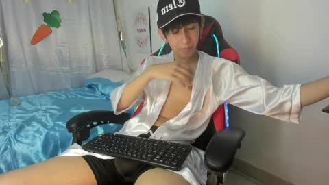 Snapshot of julian_xp chatting on 04/09/26, 07:19 Julian online show from 04/09/26, 07:19