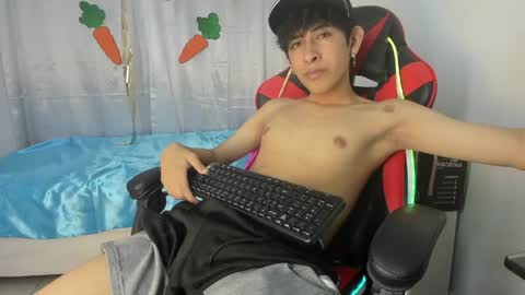 Snapshot of julian_xp chatting on 04/10/26, 07:07 Julian online show from 04/10/26, 07:07