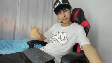 Snapshot of julian_xp chatting on 05/04/26, 07:21 Julian online show from 05/04/26, 07:21