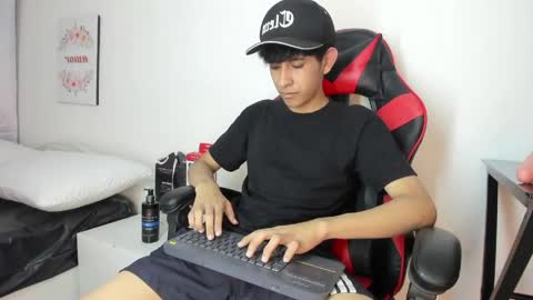 Snapshot of julian_xp chatting on 05/11/26, 06:38 Julian online show from 05/11/26, 06:38