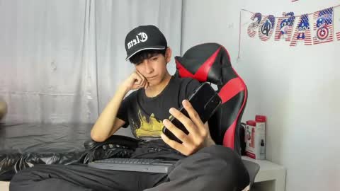 Snapshot of julian_xp chatting on 05/15/26, 08:05 Julian online show from 05/15/26, 08:05