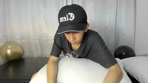 Snapshot of julian_xp chatting on 05/16/26, 06:50 Julian online show from 05/16/26, 06:50