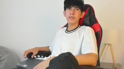 Snapshot of julian_xp chatting on 05/20/26, 06:58 Julian online show from 05/20/26, 06:58