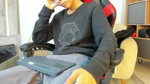 Snapshot of julian_xp chatting on 05/27/26, 07:11 Julian online show from 05/27/26, 07:11