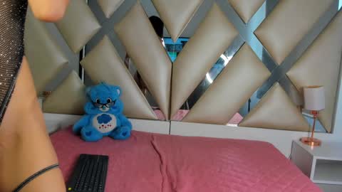 juliana_js_ online show from 12/11/24, 03:58