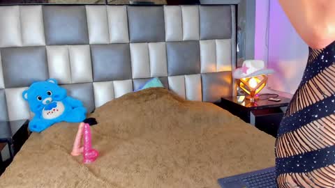 juliana_js_ online show from 01/25/25, 11:11