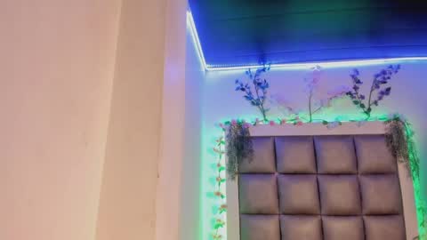 juliana_js_ online show from 04/13/26, 04:07