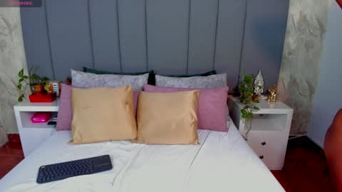 juli online show from 10/02/25, 01:45