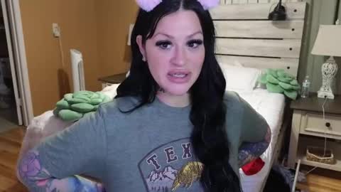 Snapshot of julianaxxxrose chatting on 11/25/25, 04:07 Texas Mamasita online show from 11/25/25, 04:07