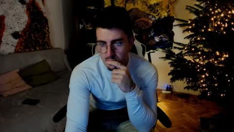 JulianDylan online show from 12/19/24, 05:07