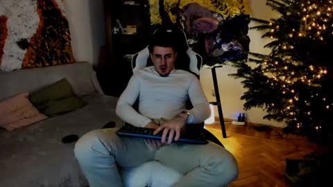 JulianDylan online show from 12/19/24, 08:23