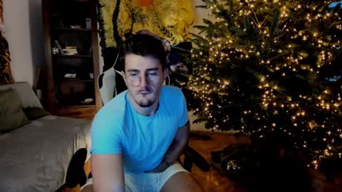 JulianDylan online show from 12/20/24, 08:38
