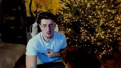 JulianDylan online show from 12/21/24, 02:37