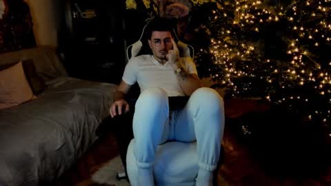 JulianDylan online show from 12/26/24, 07:24