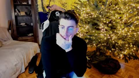 JulianDylan online show from 12/27/24, 09:17